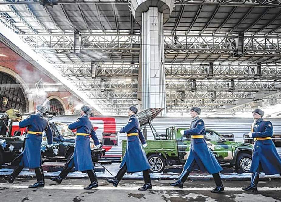 Russian honor guard soldiers march next to the train with "Syrian turning point" exhibition pieces organized by Russian Defense Ministry, as it waits to depart from Kazansky railway station in Moscow on February 23, 2019. (Photo by AFP)