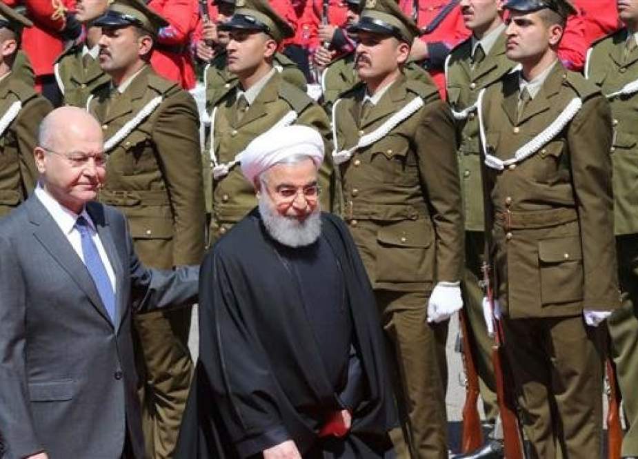Iraqi President Barham Salih (L) and his Iranian counterpart Hassan Rouhani inspect an honor guard in Baghdad, March 11, 2019. (Photo by IRNA)