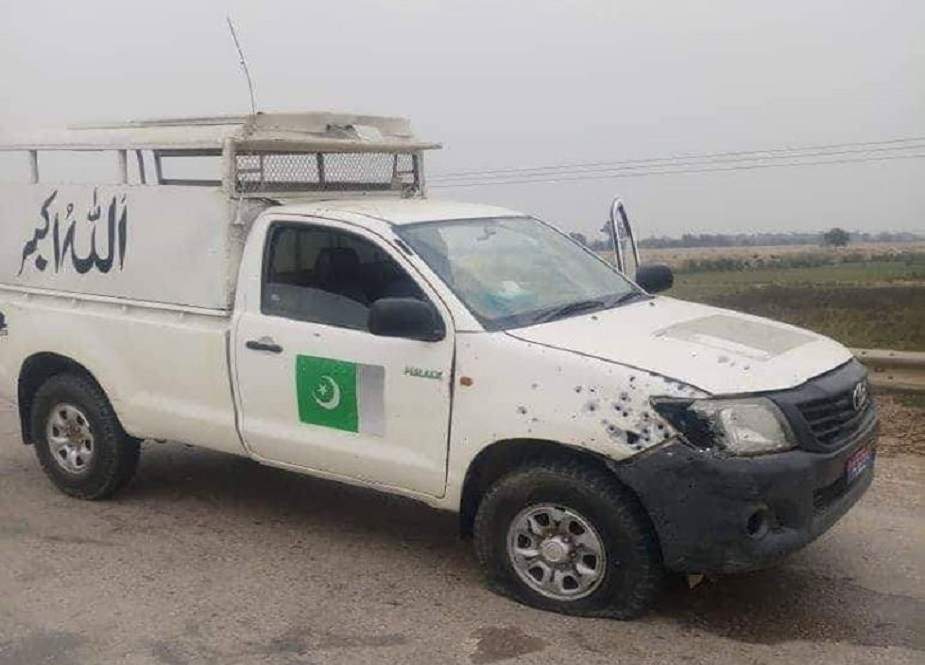 ڈی آئی خان، پولیس موبائل پہ بم حملہ، دو اہلکاروں سمیت 4 افراد زخمی