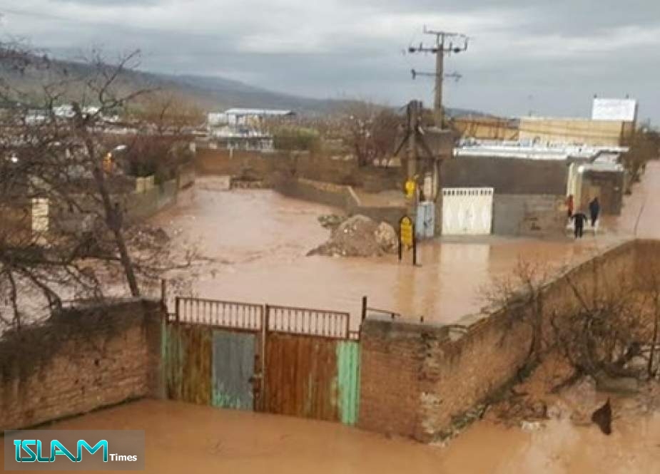 السيول تجتاح قرى محافظة لرستان غرب ايران