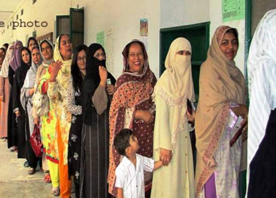 ملتان، پی پی 218 میں ضمنی الیکشن کیلئے پولنگ جاری، پی ٹی آئی اُمیدوار نے ووٹ کاسٹ کر دیا