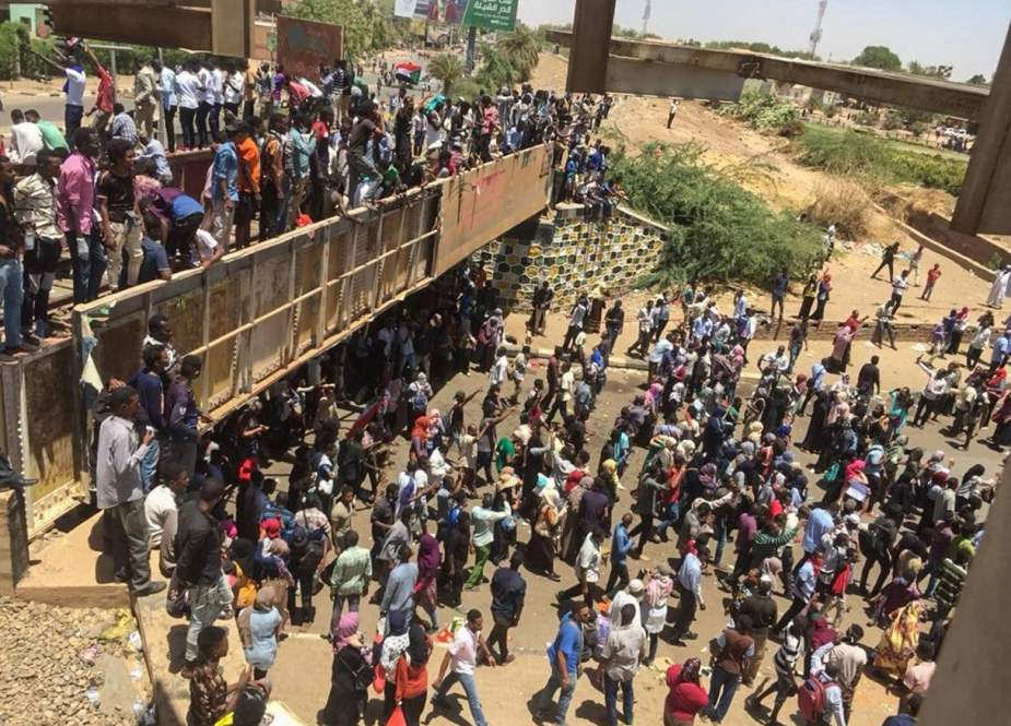 Demo rakyat Sudan gulingkan Omar al-Bashir (CNN)