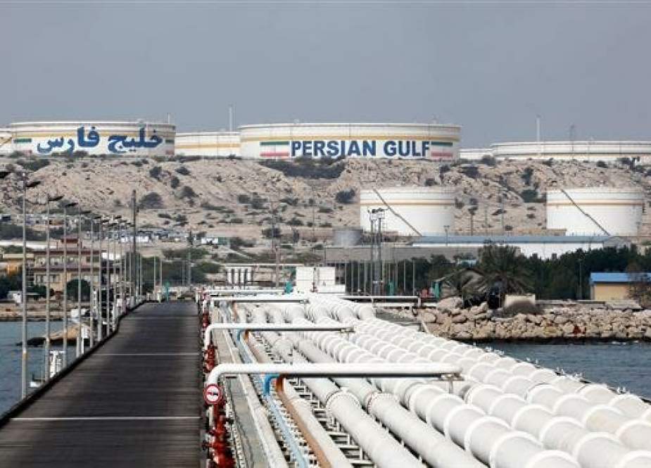 Oil facility on Khark Island in southern Iran.jpg