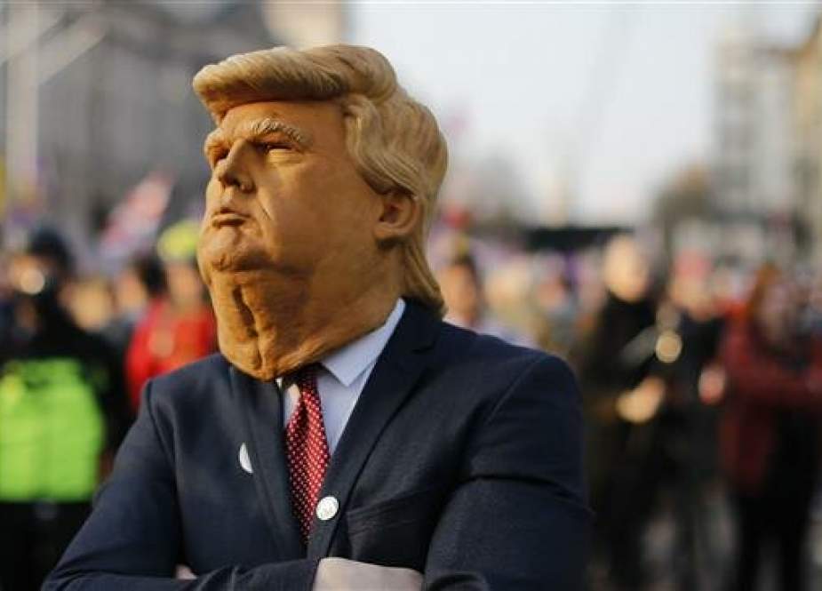 Man wears US President Donald Trump headgear.jpg