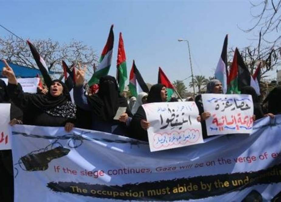 Dozens of Palestinians participate in a demonstration in front of the UN office in Gaza.jpg