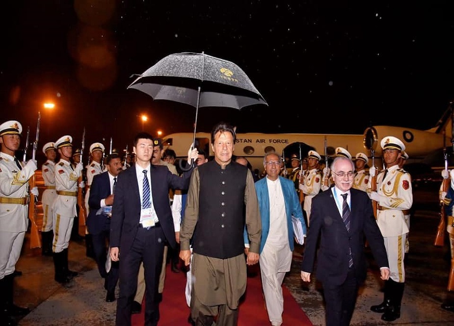 وزیراعظم عمران خان چین کےدورے پر بیجنگ پہنچ گئے