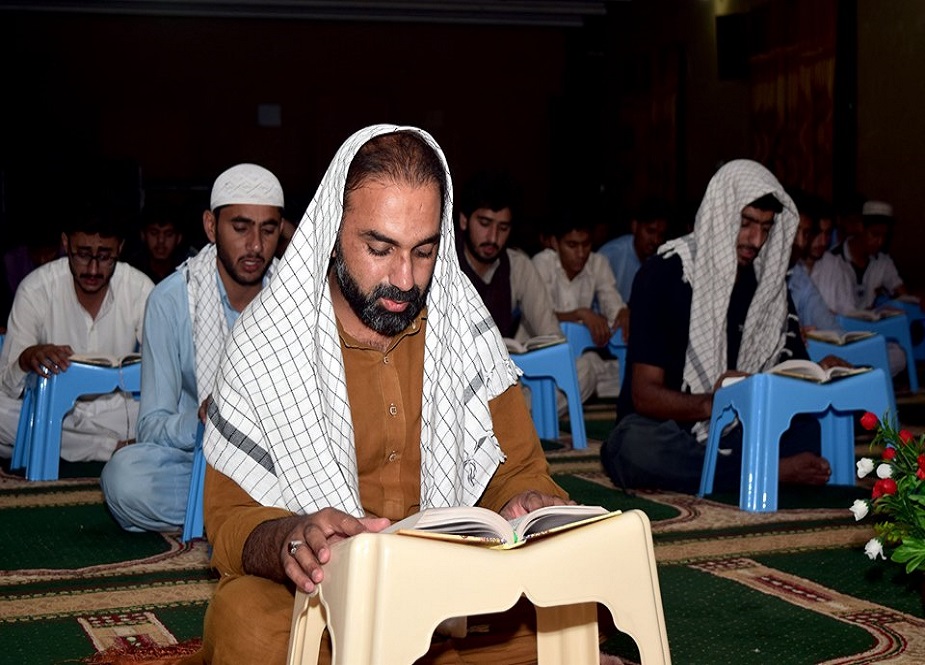 چنیوٹ، جامعہ بعثت رجوعہ میں محافل قرآن اور دعاوں کی اجتماعی تلاوت کی محافل کی تصاویر