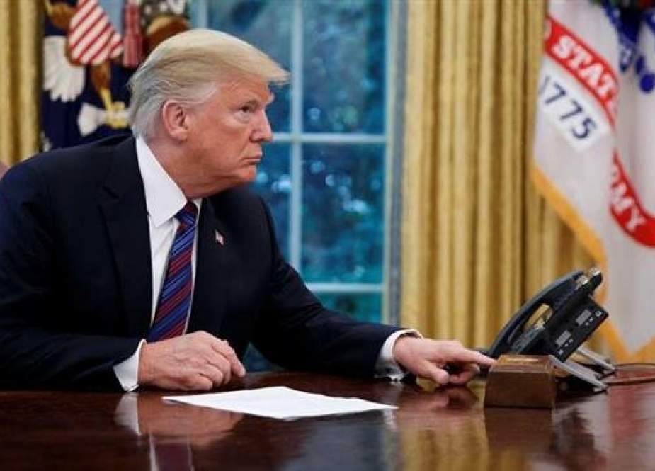 US President Donald Trump in the Oval Office.jpg
