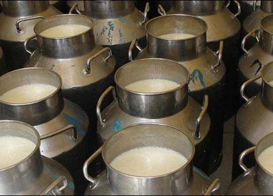 محکمہ خوراک خیبر پختونخوا کی مانسہرہ میں کارروائی، 1600 لیٹر ملاوٹ شدہ دودھ تلف