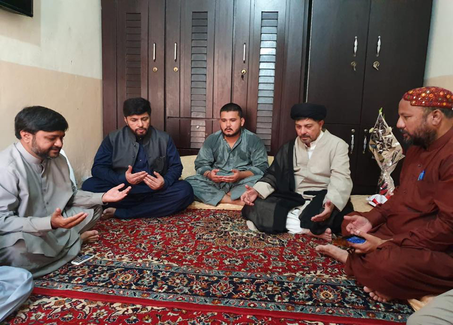عیدالفطر کی مناسبت سے ایم ڈبلیو ایم سندھ کے وفد کی کراچی میں خانوادہ شہداء کے گھر اور قبور پر حاضری