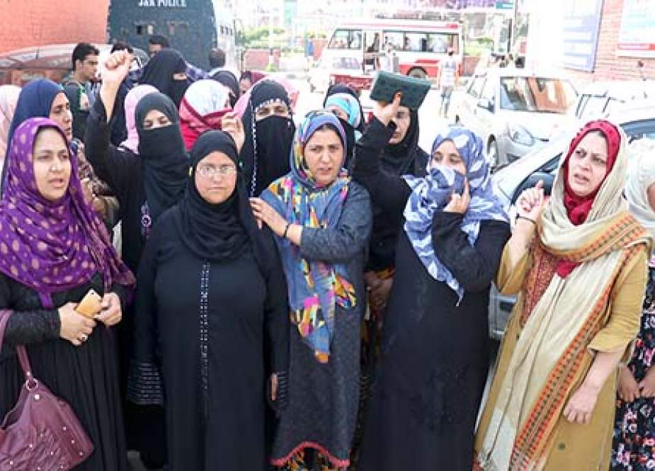 پاکستانی نژاد خواتین کا پریس کالونی سرینگر میں احتجاج