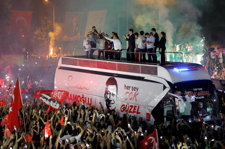 Ekrem Imamoglu, mayoral candidate of the main opposition Republican People's Party (CHP), greets supporters at a rally of in Beylikduzu district, in Istanbul, June 23