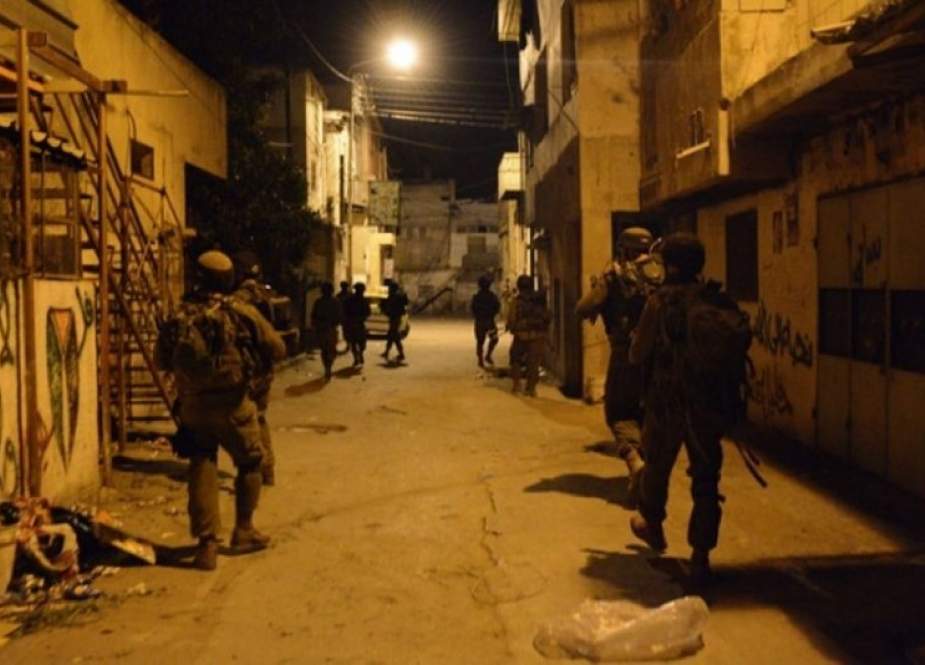 Israeli Occupation Forces during a night raid in West Bank town.jpg