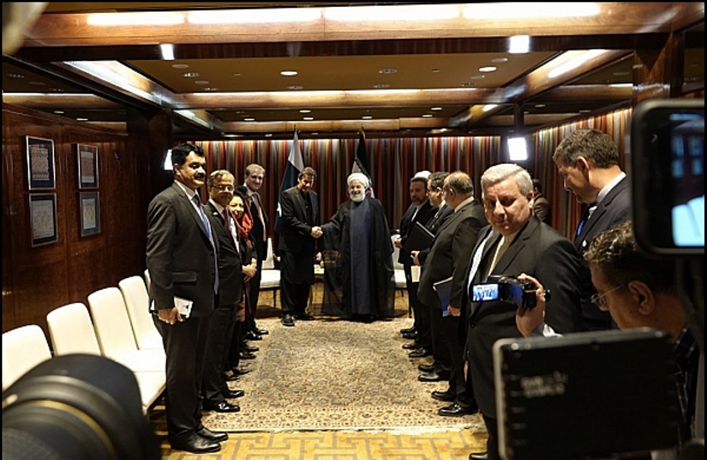 وزیراعظم پاکستان کی ڈاکٹر روحانی سے ملاقات