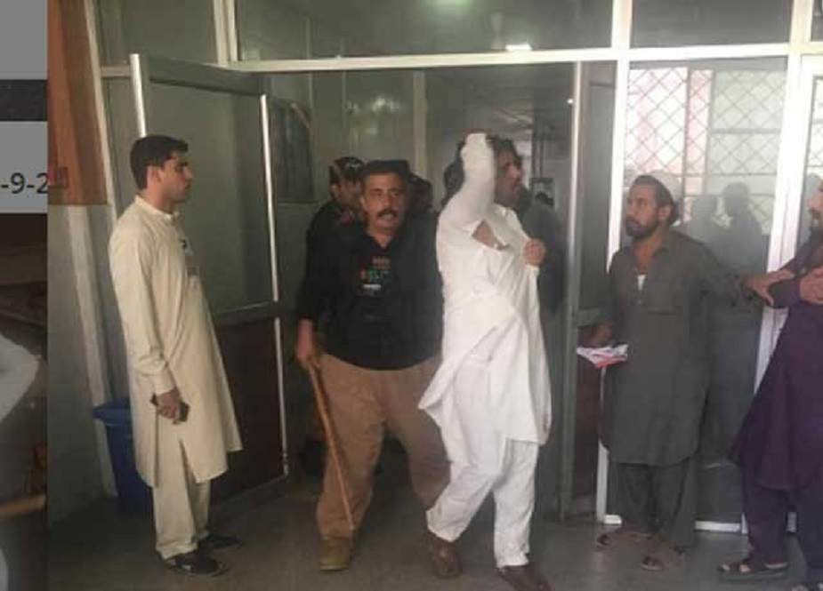پشاور میں ڈاکٹروں پر پولیس کا لاٹھی چارج، کئی ڈاکٹروں کی حالت غیر ہوگئی