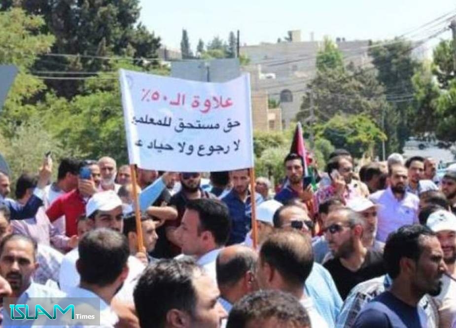 اضراب المعلمين بالأردن... شد وجذب بين المعلمين والحكومة