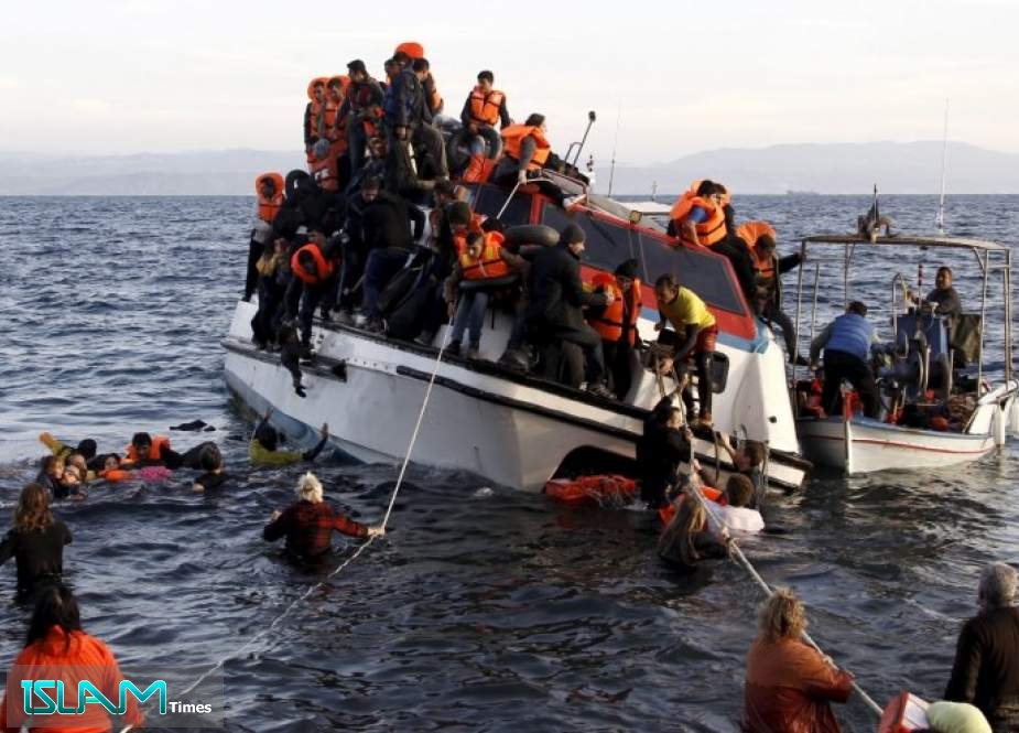 حرس السواحل الليبي ينقذ 80 مهاجرا غير شرعيين