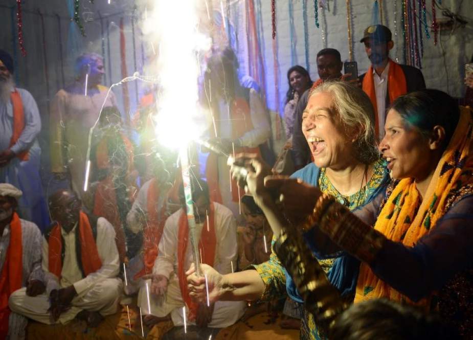 پاکستان میں ہندو برادری نے دیوالی کا تہوار جوش وخروش سے منایا