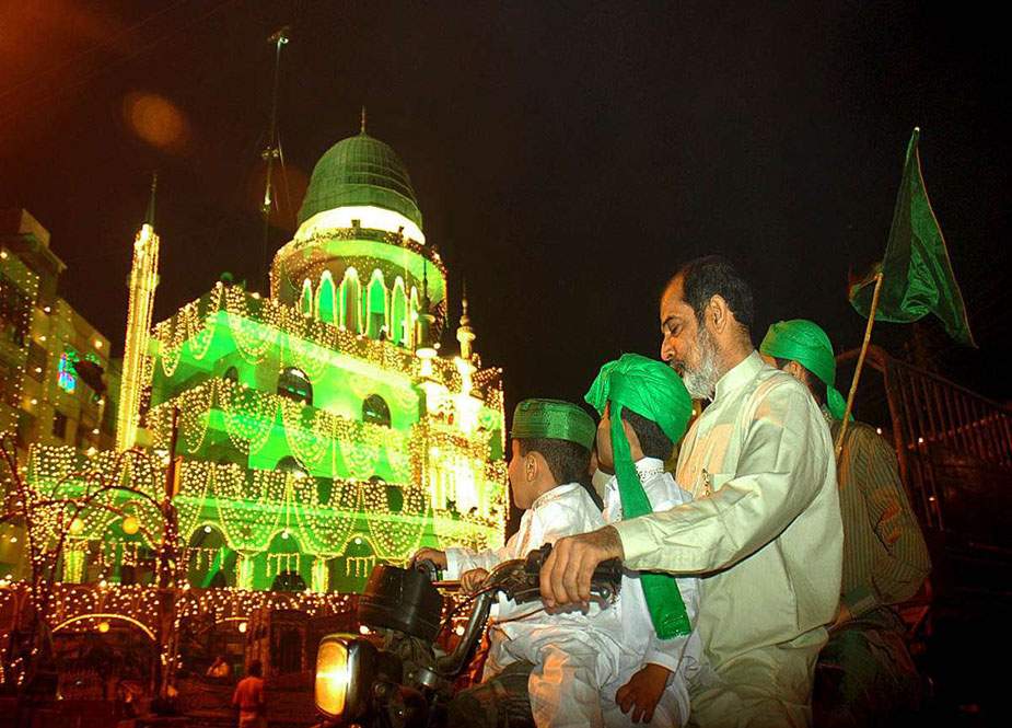کراچی میں بھی جشن عید میلادالنبی (ص) کی تیاریاں عروج پر، فضاء رنگ و نور سے روشن