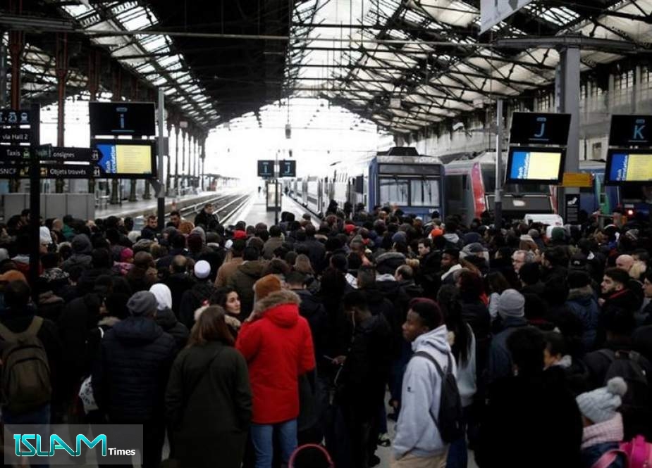 France Set for Further Transport Chaos on Sixth Day of Pension Strikes