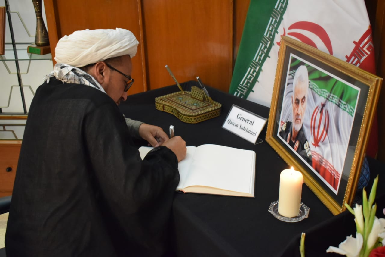 کراچی، ایم ڈبلیو ایم کے وفد کی ایرانی قونصل خانہ میں تعزیت کیلئے آمد کی تصاویر