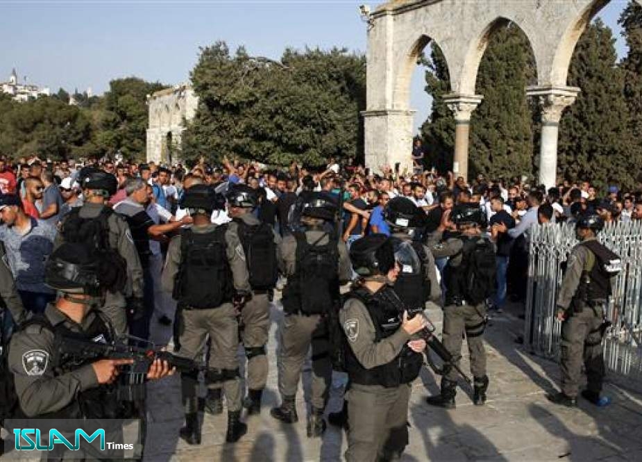 Israel Forces Attack Palestinian Worshippers and Prevents Them from Reaching Al-Aqsa Mosque