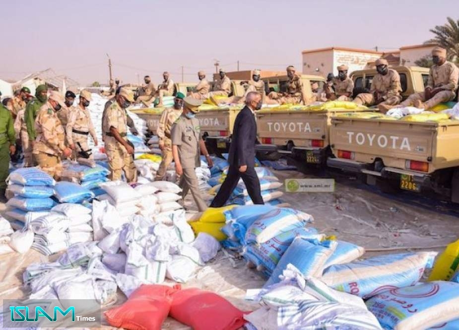 الجيش الموريتاني يسلم معونات غذائية لـ 20 ألف أسرة