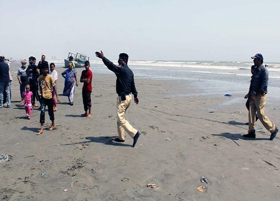 کراچی میں ساحل پر تفریح اور نہانے پر پابندی عائد