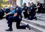 Amerika polisi xalqa təslim oldu