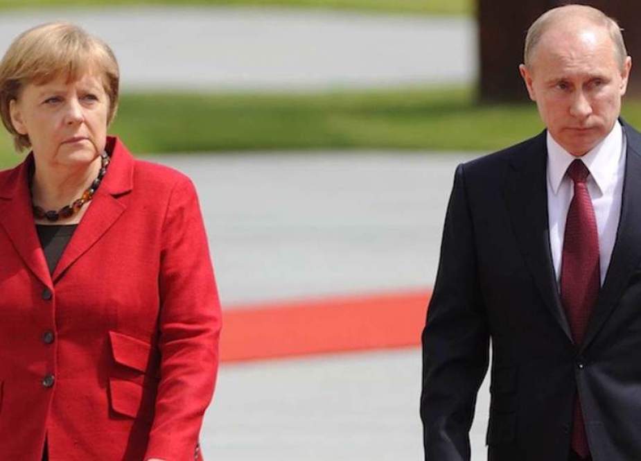 Russian President Vladimir Putin and German Chancellor Angela Merkel.jpg