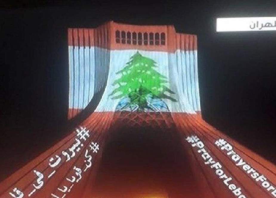 نور افشانی میدان آزادی در تهران با رنگ های پرچم لبنان