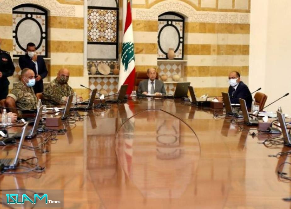 الرئيس اللبناني يترأس اجتماعا في المرفأ