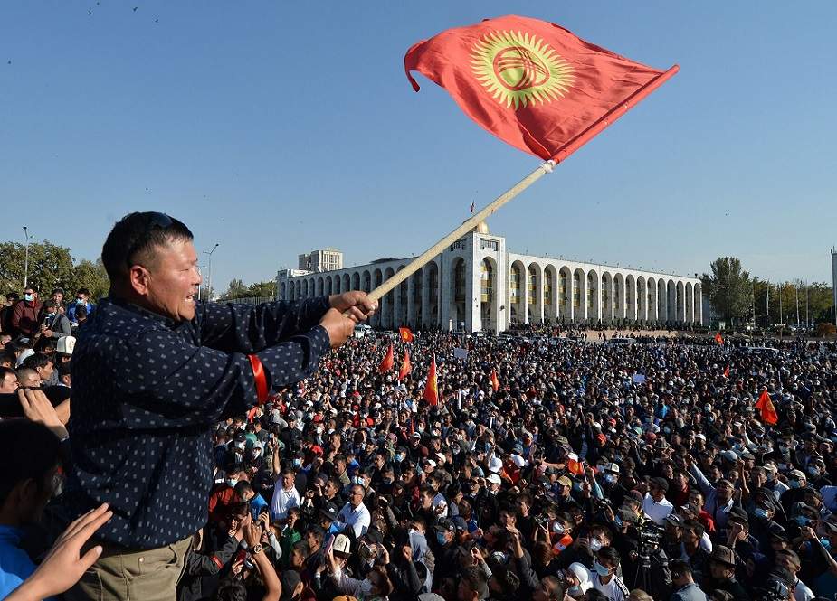 Qırğızıstanda etirazçılar prezidentin impiçmentini tələb edir