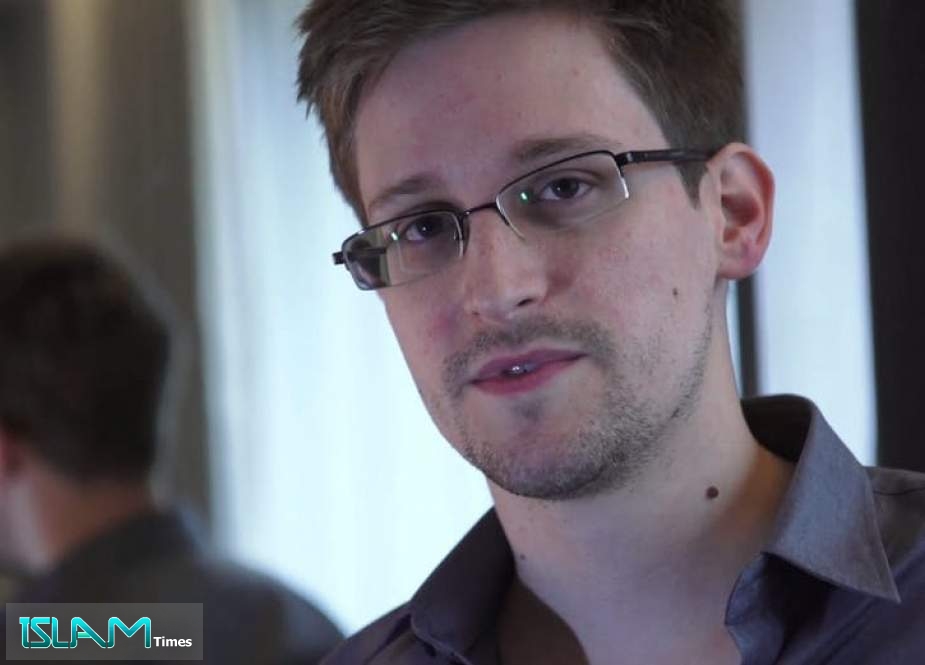 Edward Snowden to Apply for Russian Citizenship