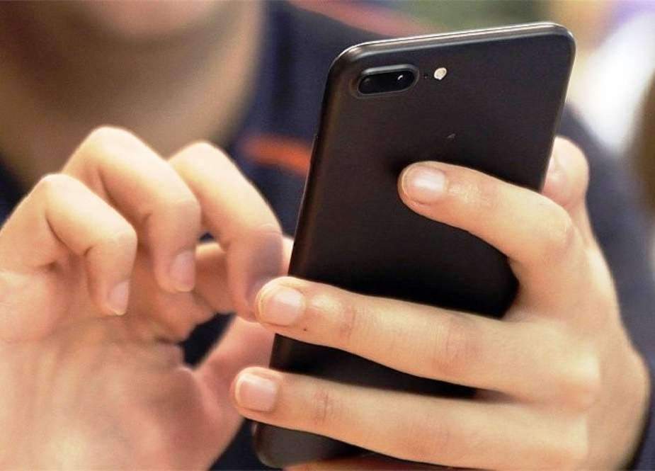 سکولوں میں موبائل فونز اور سوشل میڈیا کے استعمال پر پابندی عائد