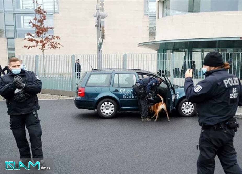 Car Crashes into Gate of Merkel’s Chancellery in Berlin