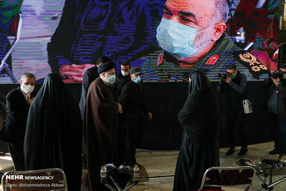 ایرانی چیف جسٹس سید ابراہیم رئیسی تقریب میں شرکت کیلئے آتے ہوئے