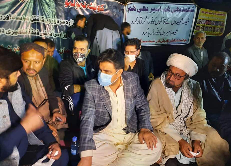 کراچی، ناصر حسین شاہ کی نمائش چورنگی پر احتجاجی دھرنے میں شرکت