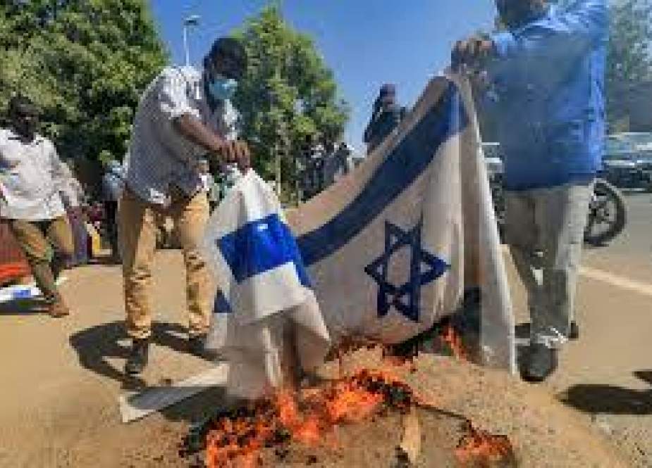 Sudan protesters burn Israeli flag.jpg