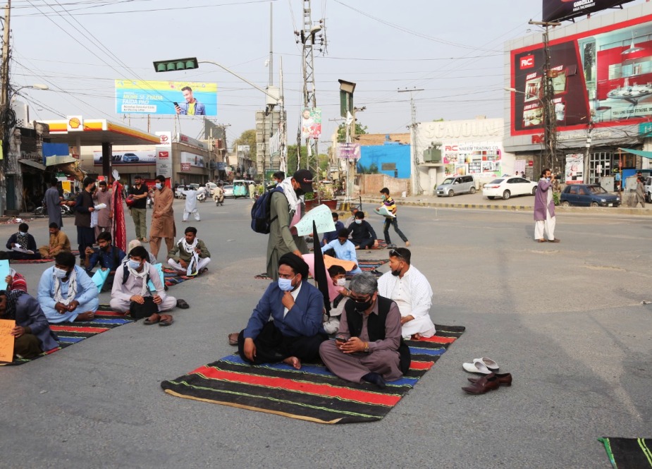 ملک بھر سے لاپتہ افراد شیعہ نوجوانوں کی بازیابی کیلئے ملتان کے نواں شہر چوک پر علامتی احتجاجی دھرنا دیا گیا