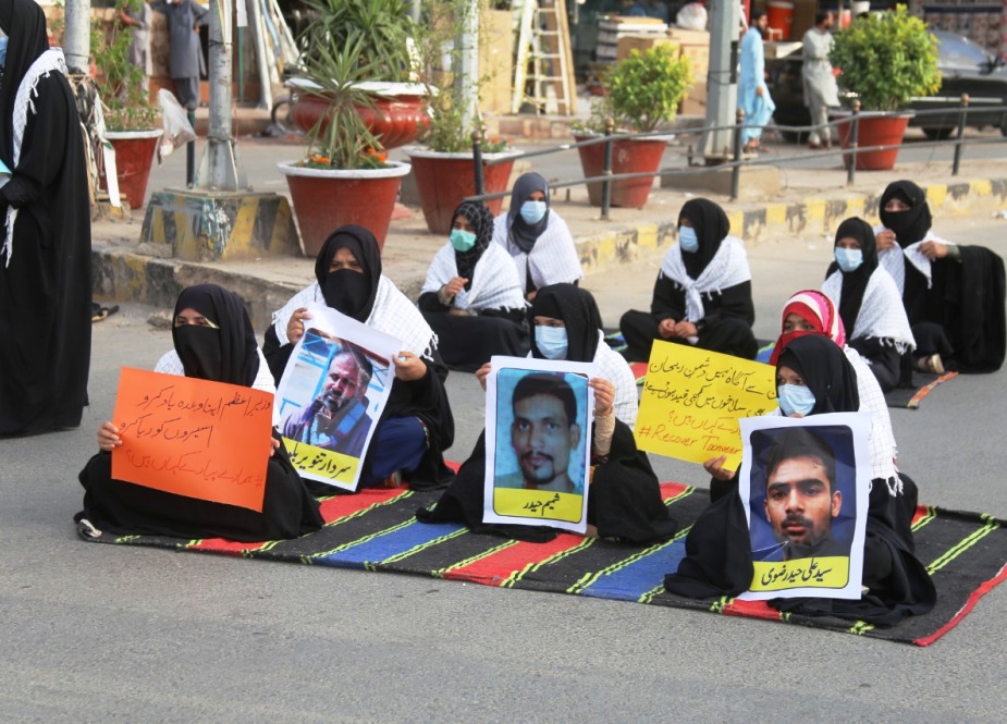 ملک بھر سے لاپتہ افراد شیعہ نوجوانوں کی بازیابی کیلئے ملتان کے نواں شہر چوک پر علامتی احتجاجی دھرنا دیا گیا