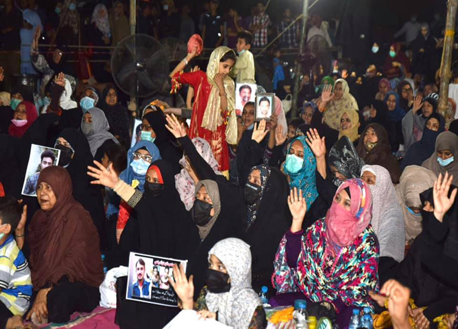 کراچی میں مزار قائد کے سامنے جوائنٹ ایکشن کمیٹی فار شیعہ مسنگ پرسنز کا دھرنا جاری ہے