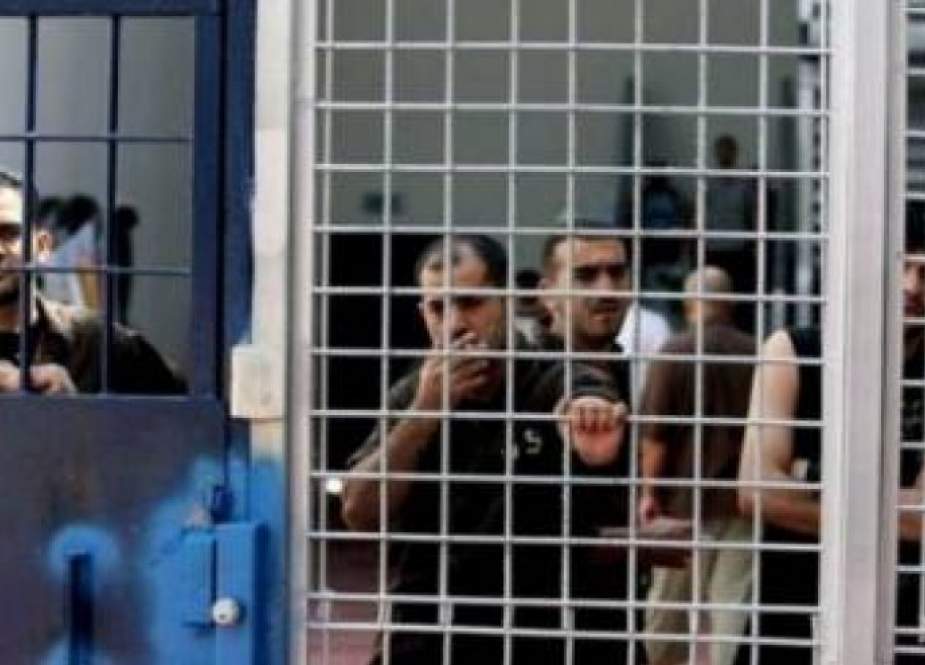نادي الأسير الفلسطيني: 4 أسرى يدخلون أعوامهم الـ 20 في سجون الاحتلال