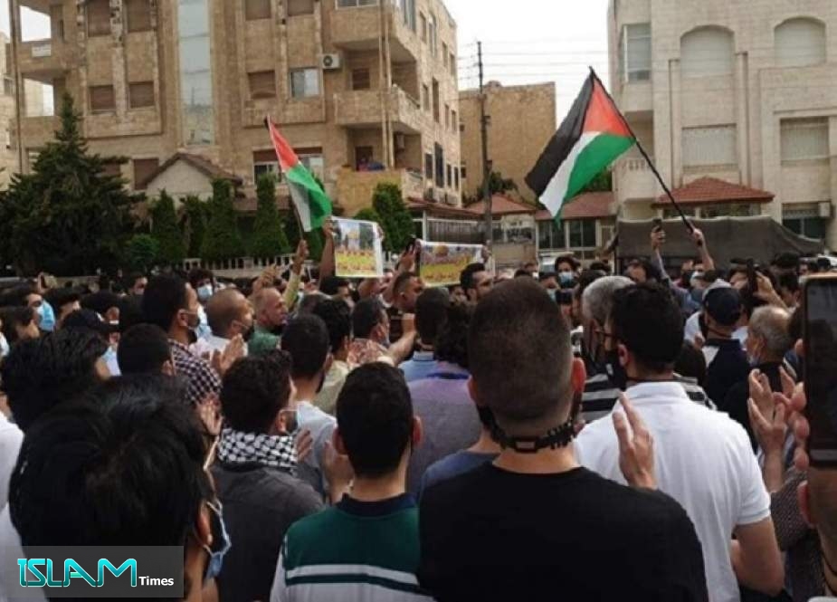 Jordanian Demonstrate in Support of Palestinians