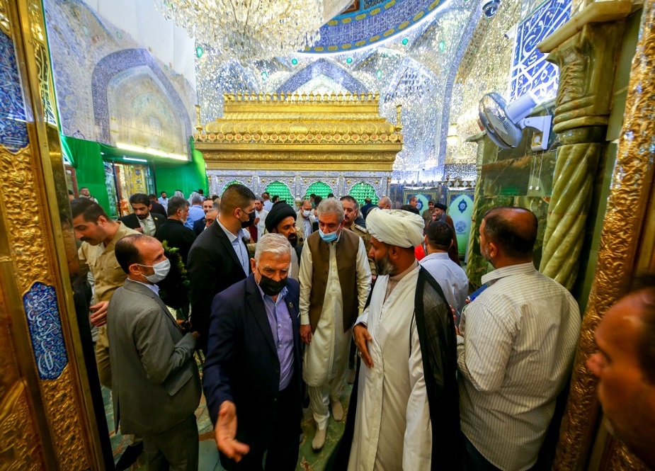وزیر خارجہ شاہ محمود قریشی کی امام علی ؑ کے روضے پر حاضری