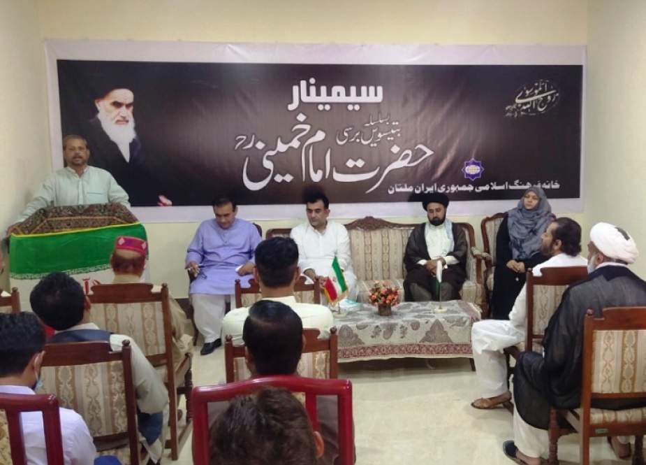 خانہ فرہنگ ملتان میں امام خمینی رضوان اللہ علیہ کی 32ویں برسی کے سلسلے میں تقریب کا اہتمام 