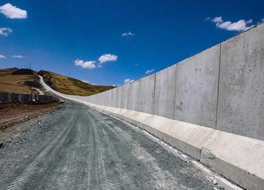 دیوار مرزی با ایران از ورود مهاجرین غیر قانونی جلوگیری خواهد کرد دیوار مرزی با ایران از ورود مهاجرین غیر قانونی جلوگیری خواهد کرد