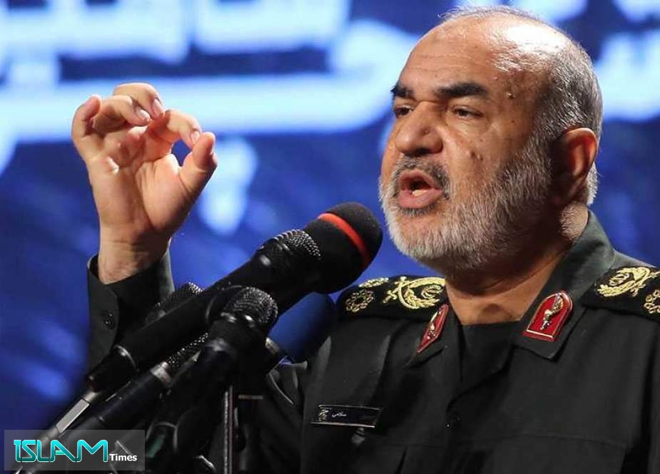 Iran Army, IRGC Defend Iran against Most Modern Powers: Chief Commander