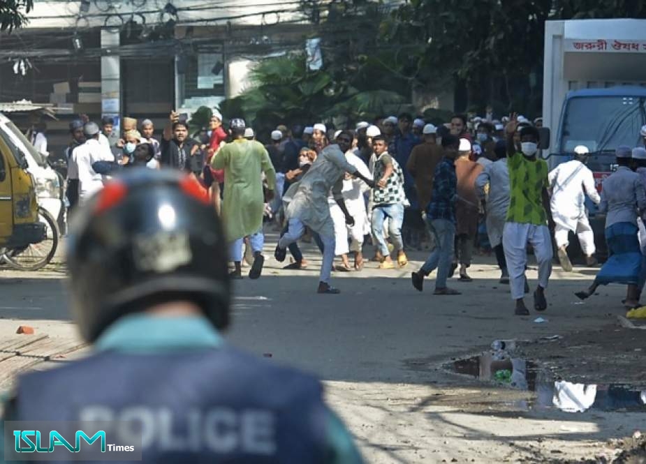 Police Attack Muslims in Bangladesh amid Protests over Desecration of Qur