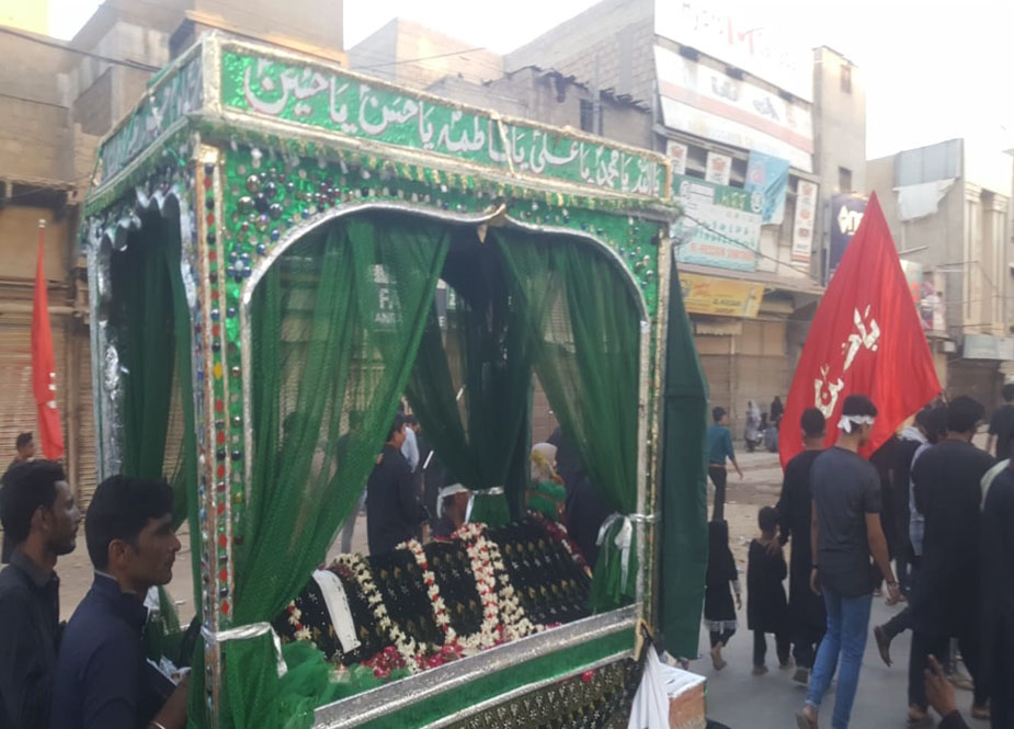 یوم شہادت امام حسن عسکری (ع) کی مناسبت سے کراچی میں چپ تعزیہ کا جلوس